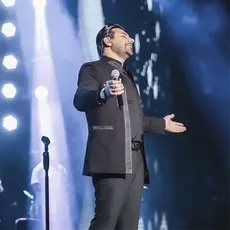 چشامو می بندم
