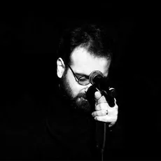 بی قرار